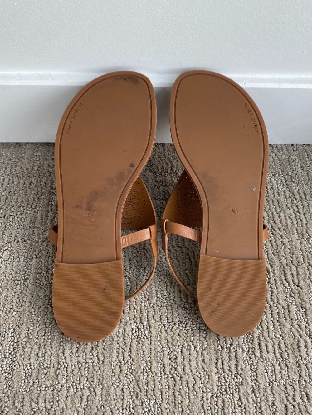 TORY BURCH Capri Perforated TB Logo Leather Thong Sandal Tan Brown Sz 10.5 - Picture 3 of 4